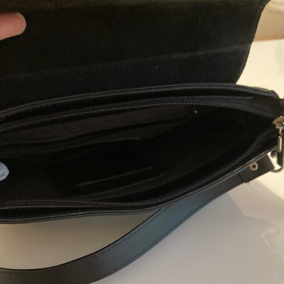 Italian leather Black Crossbody Bag - Picture 9 of 16